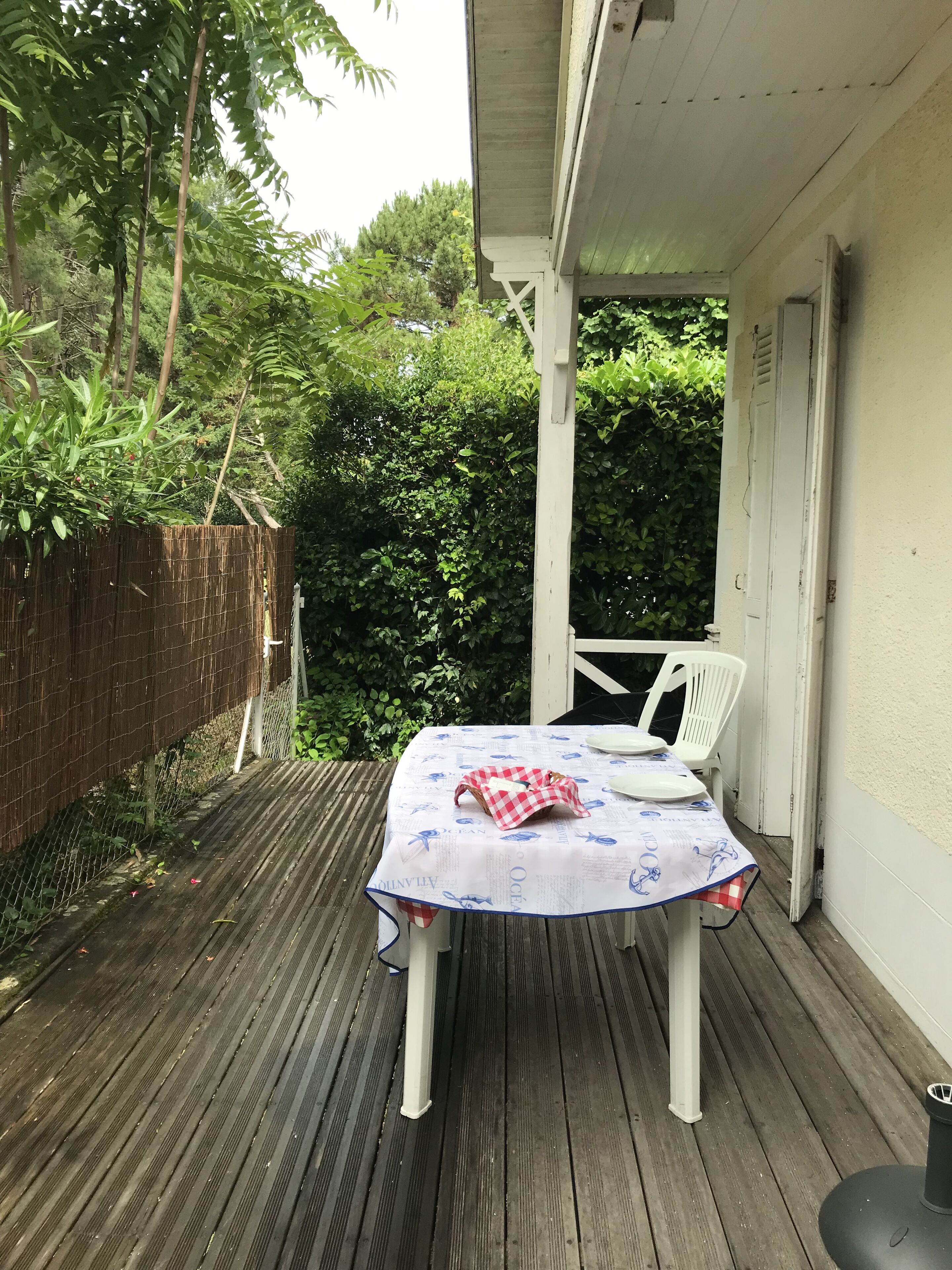 屋外ダイニングエリア