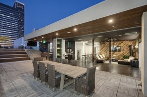 屋外ダイニングエリア