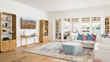 Smart TV, fireplace, video games