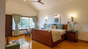 Room, 4 Bedrooms (Whispering Heights) | Bed sheets