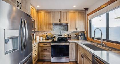 Beautifully Updated 3 Bedroom in Olympic Valley