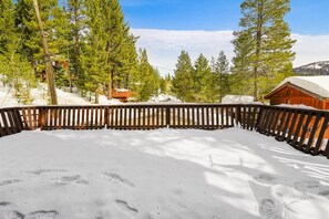 Property grounds - Beautifully Updated 3 Bedroom in Olympic Valley (Olympic Valley)