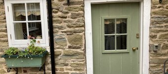 Delightful 2 bed town house in historic Ludlow.