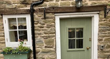 Delightful 2 bed town house in historic Ludlow.