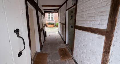 Delightful 2 bed town house in historic Ludlow.