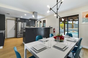 Dining - The Delgado Retreat - Unwind in Style: Exclusive Vacation Home with Pool & Spa (Palm Springs)