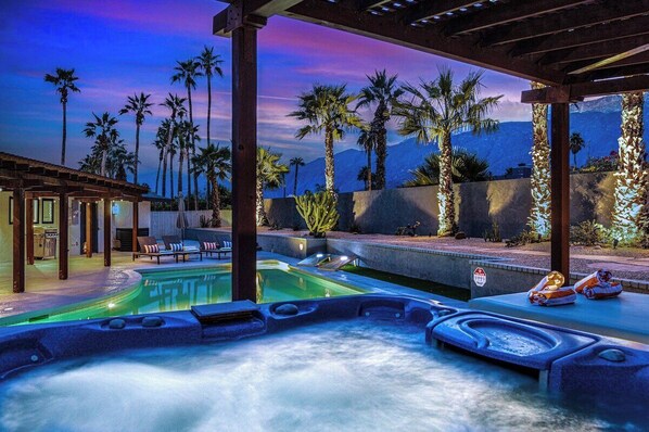 Outdoor pool - The Delgado Retreat - Unwind in Style: Exclusive Vacation Home with Pool & Spa (Palm Springs)