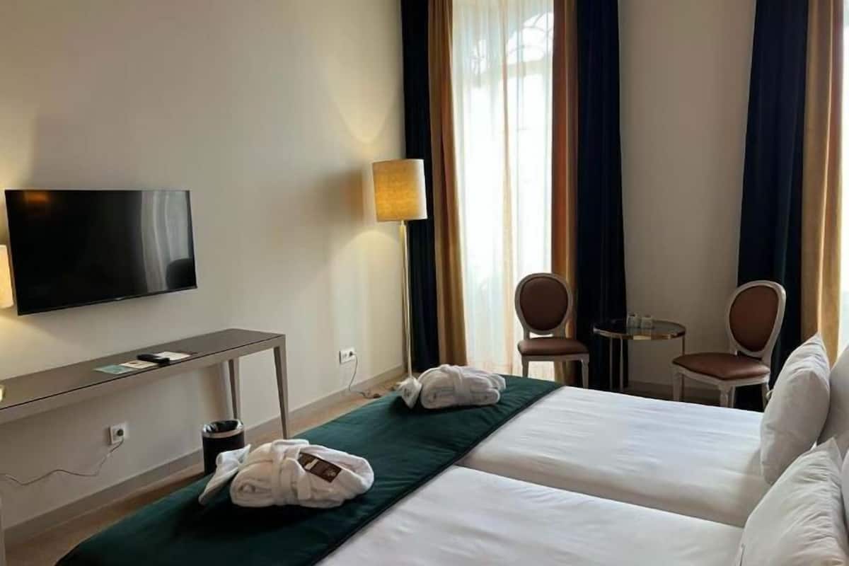 1 bedroom, in-room safe, free WiFi, bed sheets