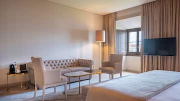 Caja de seguridad en la habitación, wifi gratis y ropa de cama