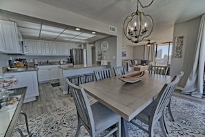 Dining - Edgewater Resort Tower 1-701~Sleeps 12~wraparound balcony (Panama City Beach)