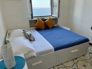 3 chambres, bureau, fer et planche à repasser, accès au Wi-Fi (inclus)