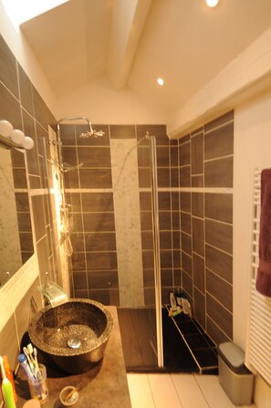 Douche, séchoir à cheveux