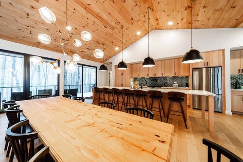 Luxury Mountain Retreat: Skiing, Hiking, Sauna