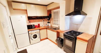 EEE Homes Dudley, A Retro Expression.