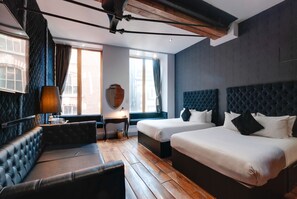 Executive-Studio | Individuell eingerichtet, Schreibtisch, Bügeleisen/Bügelbrett