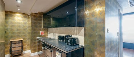 Luxury Suite | Private kitchenette