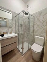 Basic Studio | Bathroom | Shower, hair dryer, towels