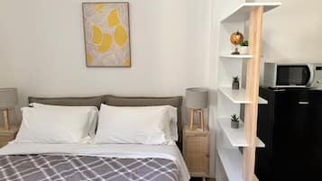 Studio Basic | Seprai premium, selimut bulu angsa, dan setrika/meja setrika