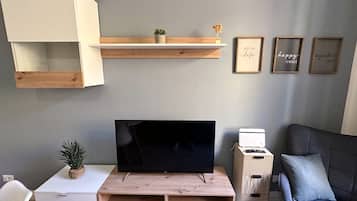 Basic Studio | Living area