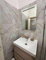 Basic Studio | Bathroom | Shower, hair dryer, towels