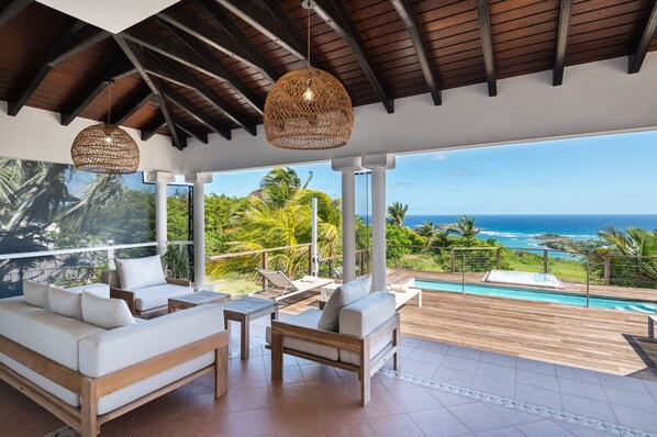 المنطقة المحيطة بالمنشأة