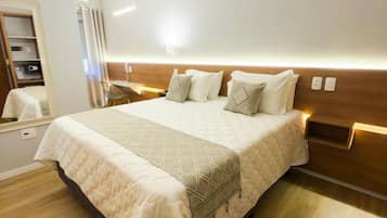 Quarto casal standard | Frigobar, cofres nos quartos, Wi-Fi de cortesia, roupa de cama