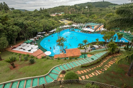 Indoor pool, outdoor pool, open 8:00 AM to 6:30 PM, pool umbrellas. Parque Hotel Pimonte