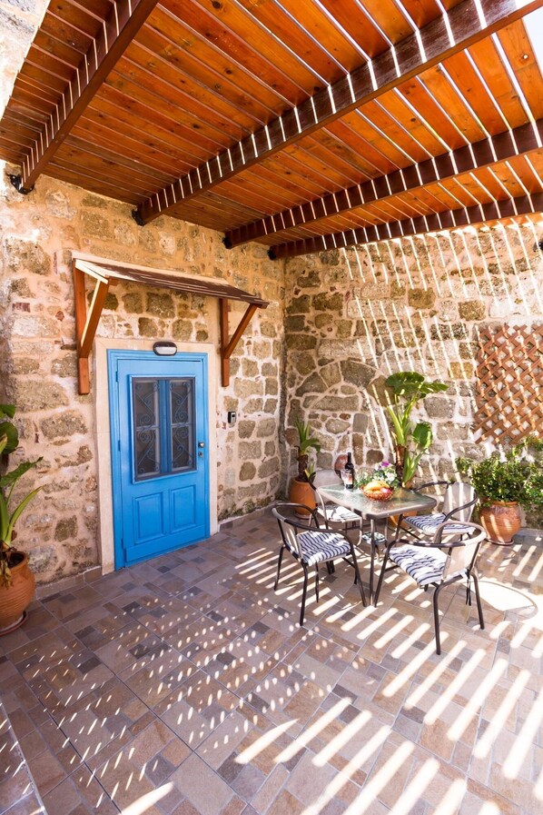 屋外ダイニングエリア