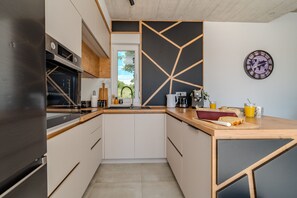 Réfrigérateur, micro-ondes, four, lave-vaisselle