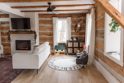 Valley View stay with HOT TUB, Pond, Firepit - 3BD/2BA, Family friendly