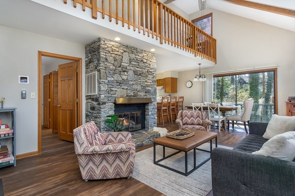 Peak Retreat at Rumbling Bald