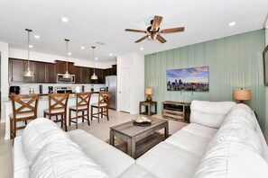 Smart TV - 5-Star Discounts, 5-Star Reviews! New Island Vacation Pool Home.2025 Specials (Davenport)