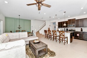 Smart TV - 5-Star Discounts, 5-Star Reviews! New Island Vacation Pool Home.2025 Specials (Davenport)