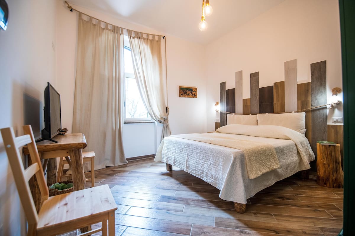 Classic-Zimmer | Schreibtisch, Verdunkelungsvorhänge, kostenloses WLAN, Bettwäsche