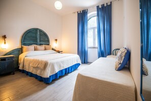 Firemannsrom – classic | Skrivebord, blendingsgardiner, wi-fi (inkludert) og sengetøy