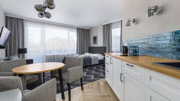 Superior-Apartment | Schreibtisch, kostenloses WLAN, Bettwäsche