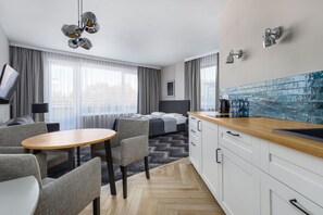 Superior-Apartment | Schreibtisch, kostenloses WLAN, Bettwäsche