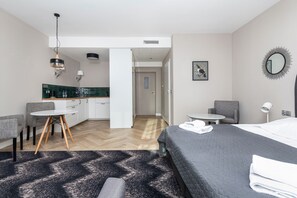 Quarto quádruplo superior, vista para o rio | Cozinha privada | Cooktop, chaleira elétrica