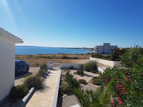 House 110sqm 60m to the beach 2 terraces in front of and behind the house