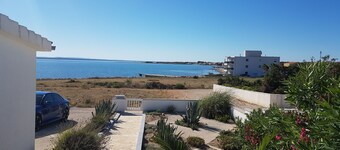 House 110sqm 60m to the beach 2 terraces in front of and behind the house