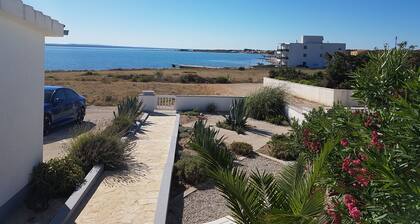 House 110sqm 60m to the beach 2 terraces in front of and behind the house