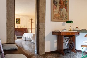 3 bedrooms, iron/ironing board, WiFi, bed sheets - Casale Rancaccio, private rental home with pool in the forest (Arezzo)