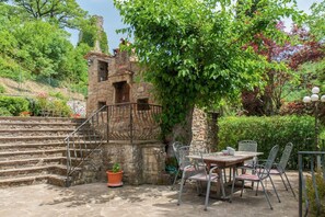 تناول الطعام بالخا رج