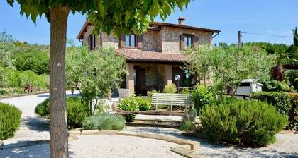 Villa con Piscina - Villa Chiara