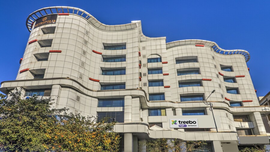 Treebo Premium Metropolis