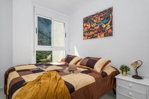 2 slaapkamers, een strijkplank/strijkijzer, gratis wifi, beddengoed