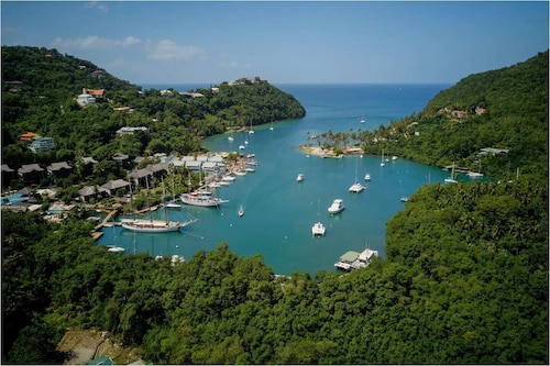 Treetop Eco Apartment - Treehouse Marigot Bay