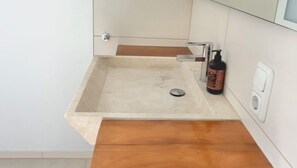 Asciugacapelli, asciugamani, carta igienica