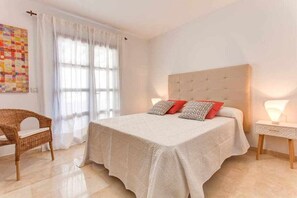 3 makuuhuonetta, vauvan matkasänky, Wi-Fi, pääsy pyörätuolilla