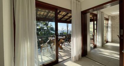 Linda casa com vista para o mar